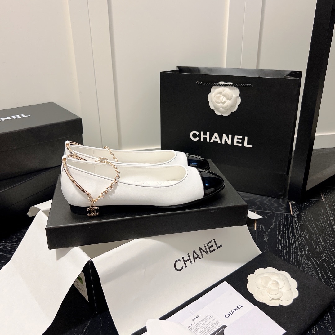Chanel Interlocking Cc Logo Ballet Flats Black White