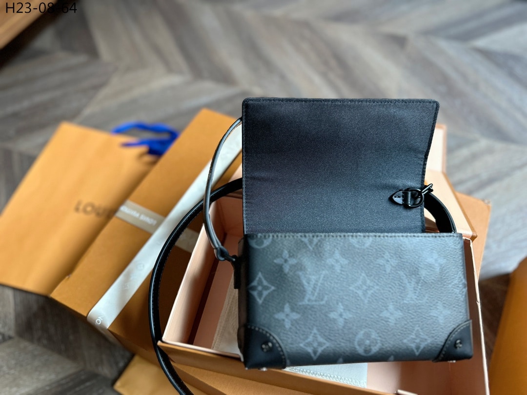 Louis Vuitton Steamer Wearable Wallet Black 18Cm M81783