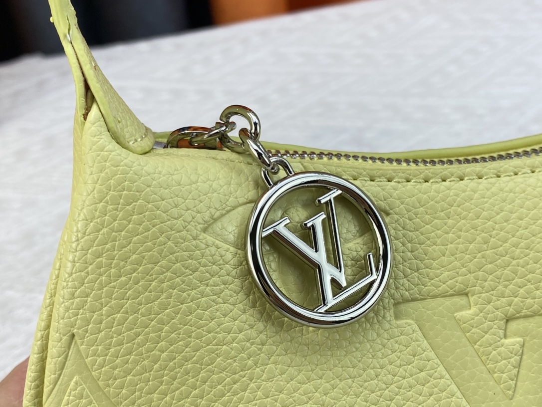 Louis Vuitton Mini Moon Green 20Cm M82425