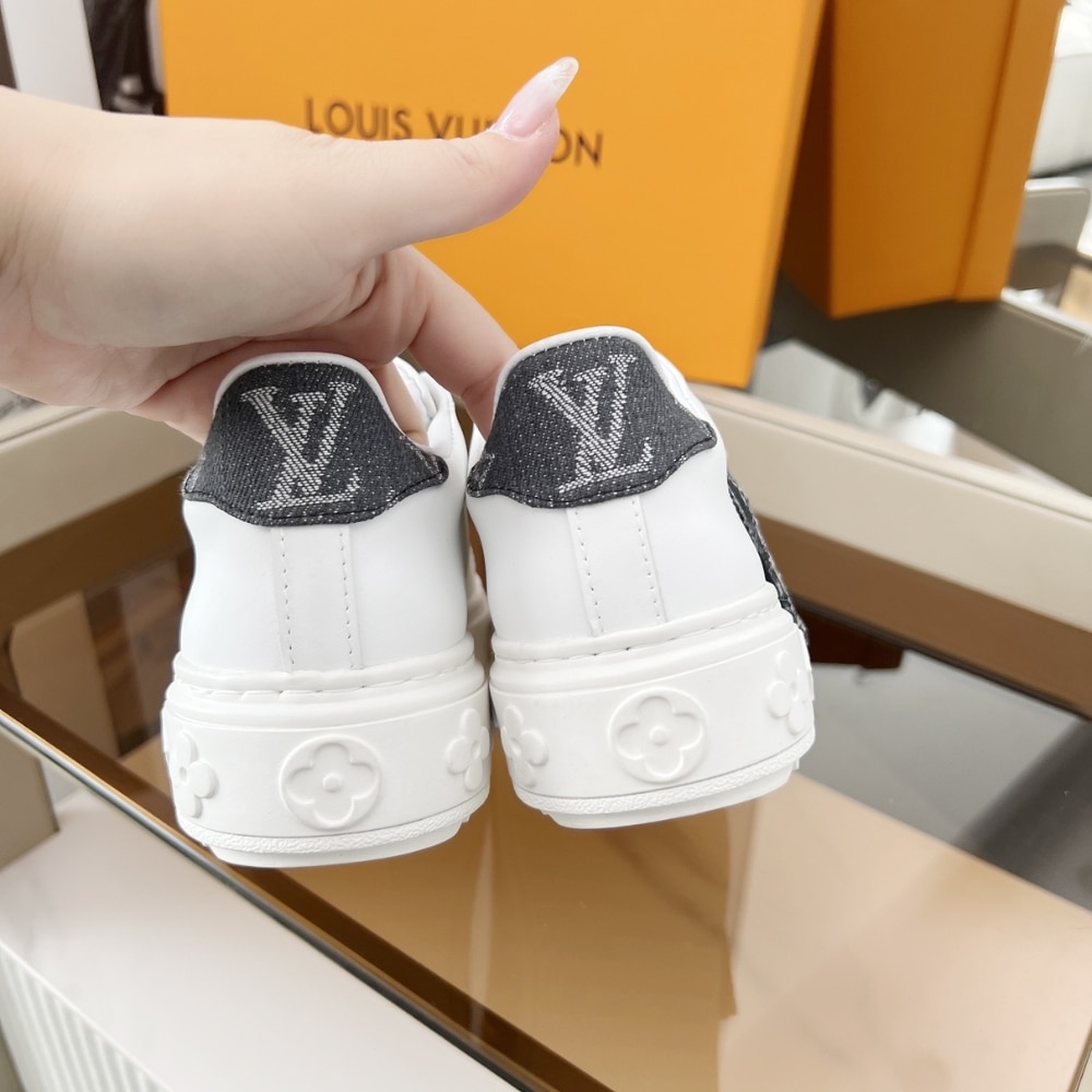 Louis Vuitton Time Out Sneaker Grey 1Aguy4