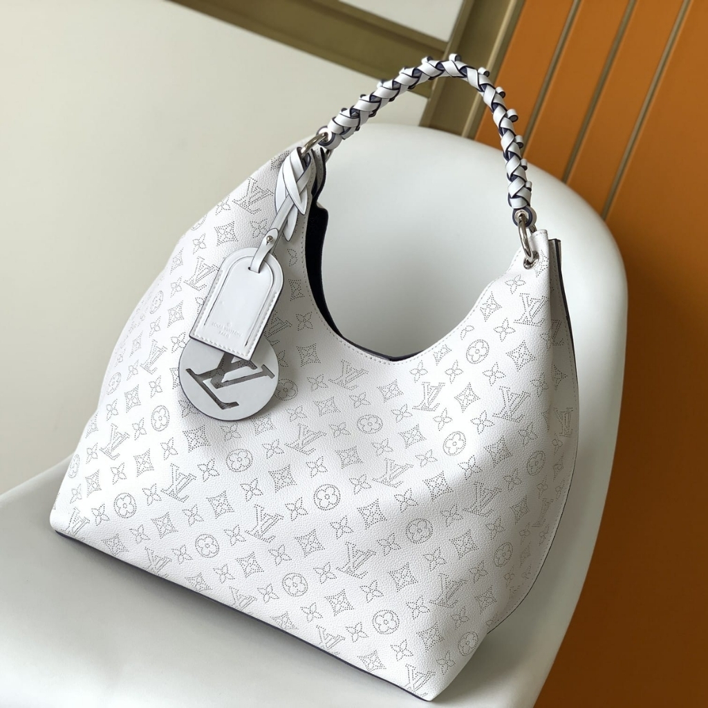Louis Vuitton Carmel Hobo Mahina Leather White 40Cm M57572