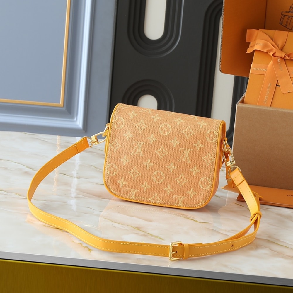Louis Vuitton Montsouris Messenger Monogram Yellow 20cm M12694