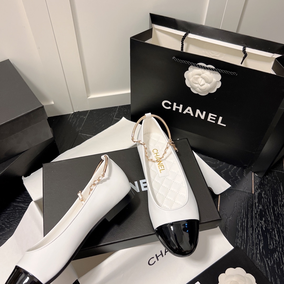 Chanel Interlocking Cc Logo Ballet Flats Black White