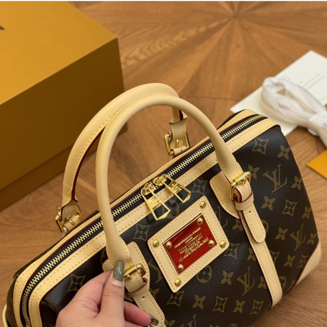 Louis Vuitton Berkeley Monogram Canvas Brown 32Cm M50208
