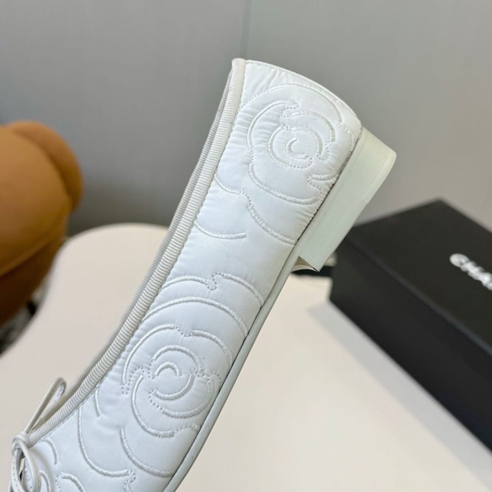 Chanel Ballet Flats Embroidered Fabric And Grosgrain White Black G02819 B21026 U1898