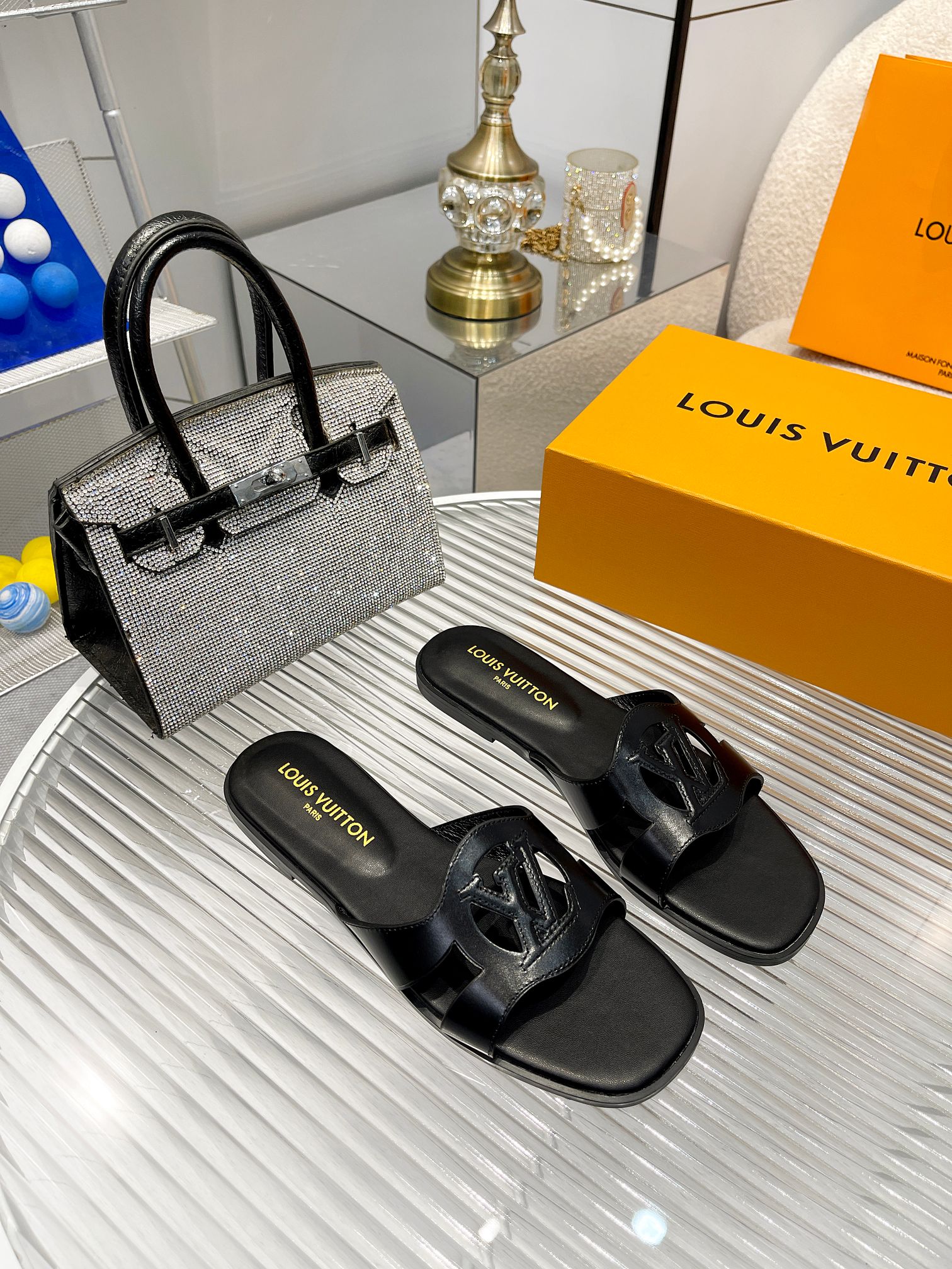 Louis Vuitton Lv Isola Flat Mule Black 1Abp0E