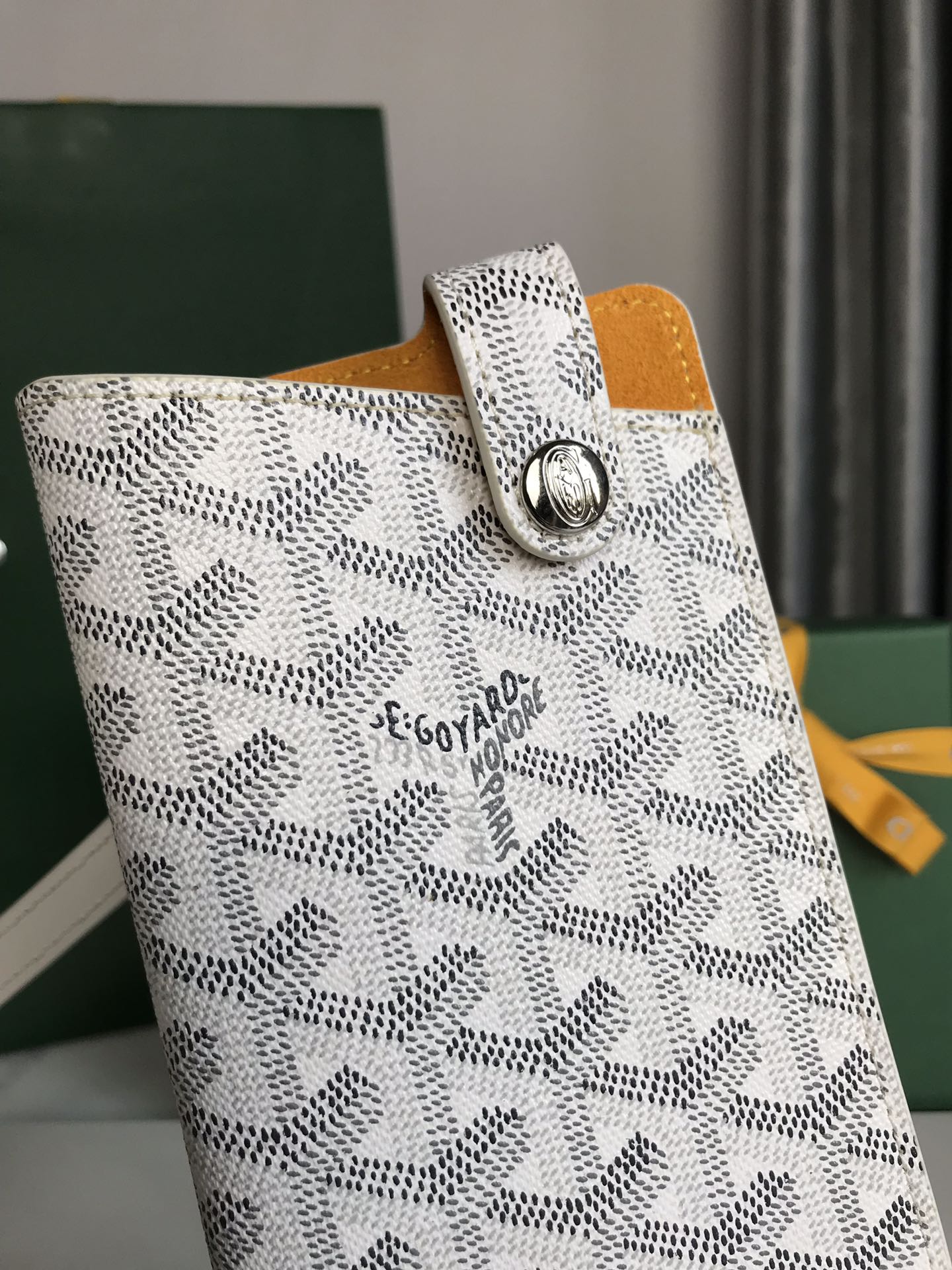 Goyard Montmartre Gm Case 18 Cm White Goyardine Canvas
