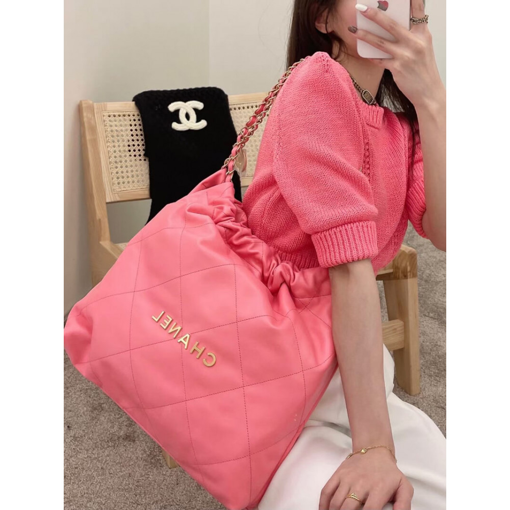 Chanel 22 Handbag in Shiny Calfskin 46cm
