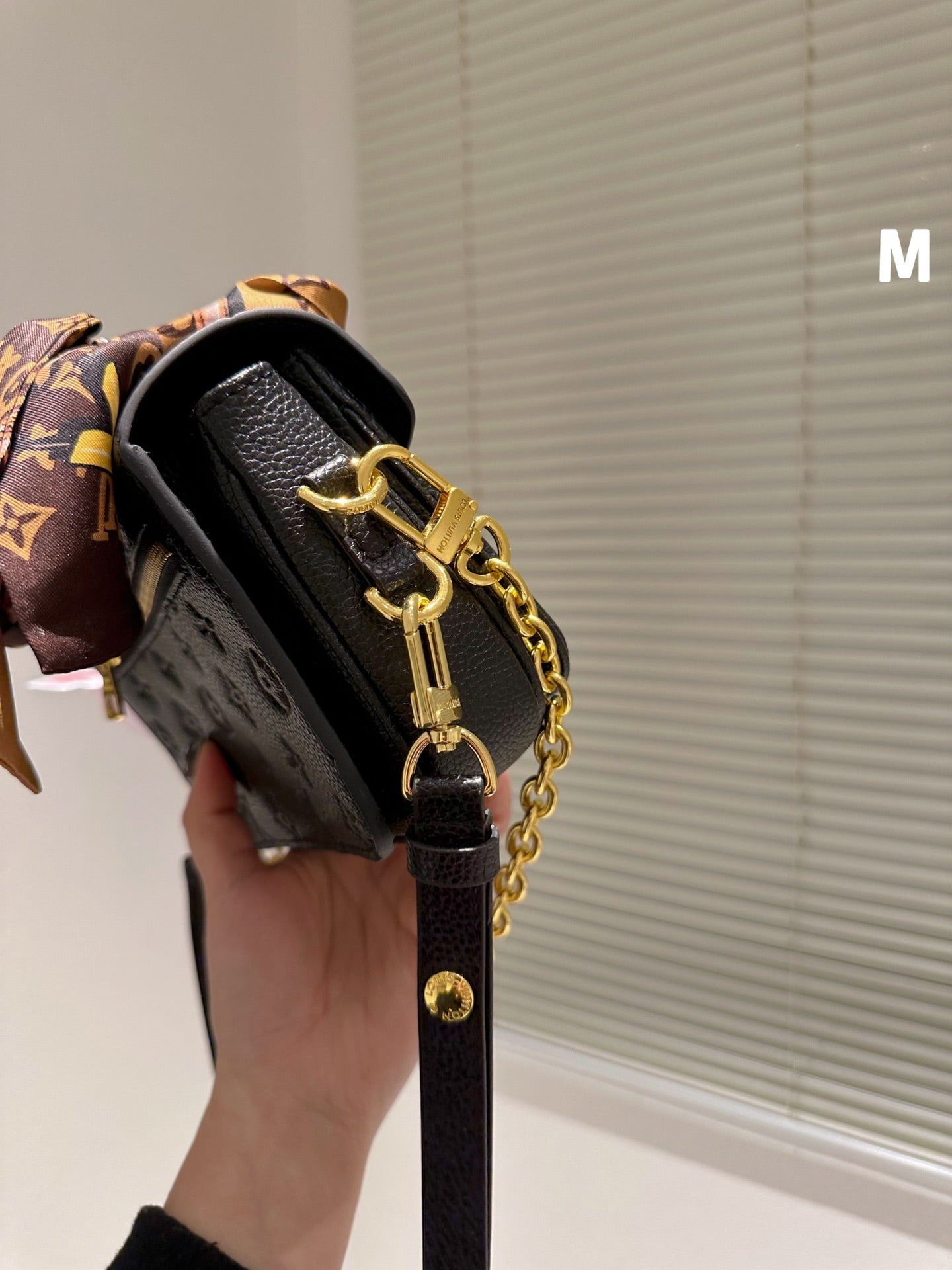Louis Vuitton Micro Metis Black With Gold Chain 25Cm M41487