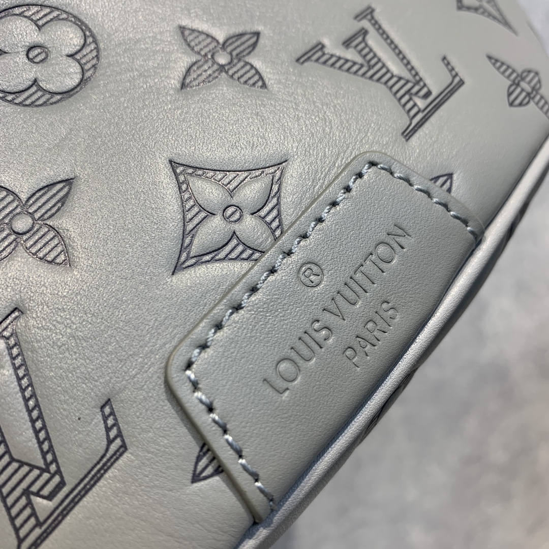 Louis Vuitton Discovery Bumbag Grey 26Cm For Men