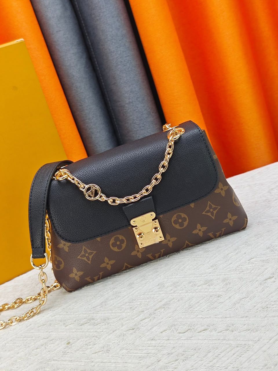 Louis Vuitton Madeleine BB Monogram/Black 24cm M28424