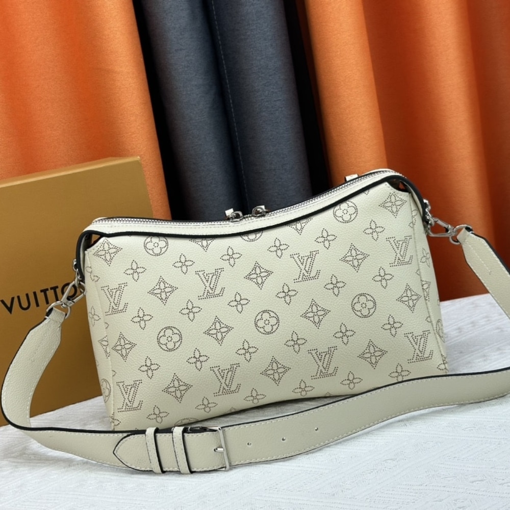 Louis Vuitton Hand It All PM Creme Beige 29Cm M24114