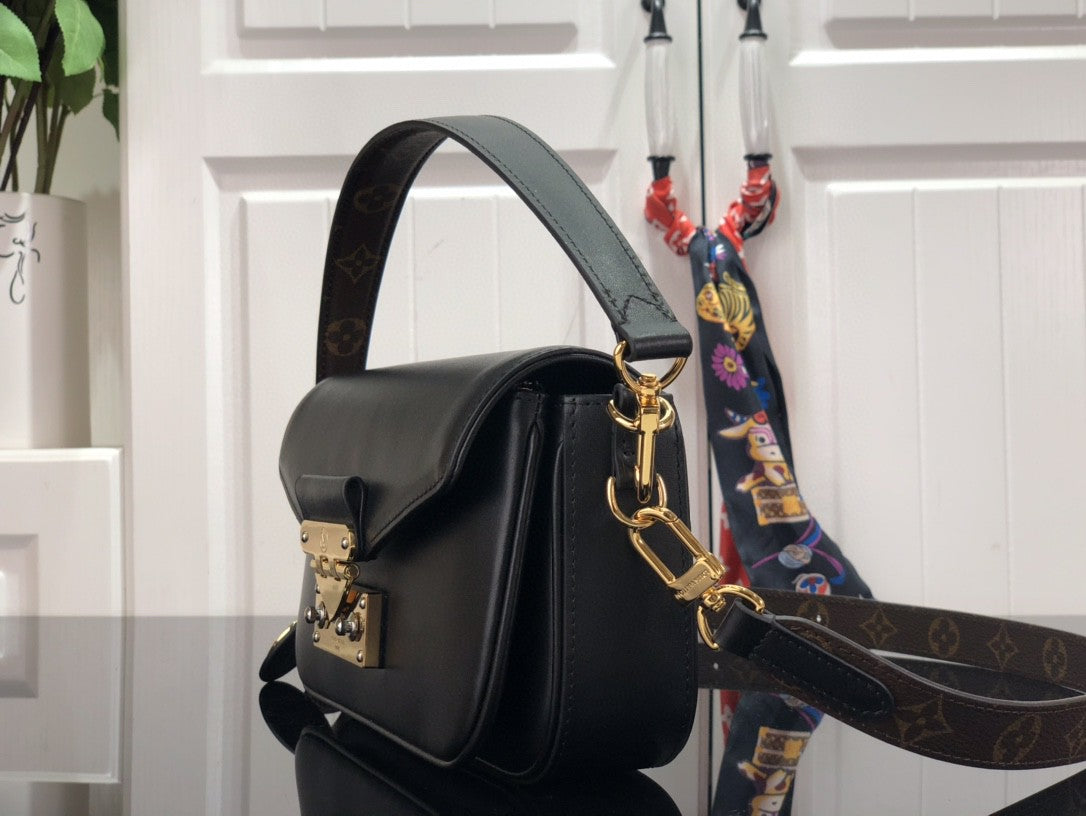 Louis Vuitton Swing 24Cm Black