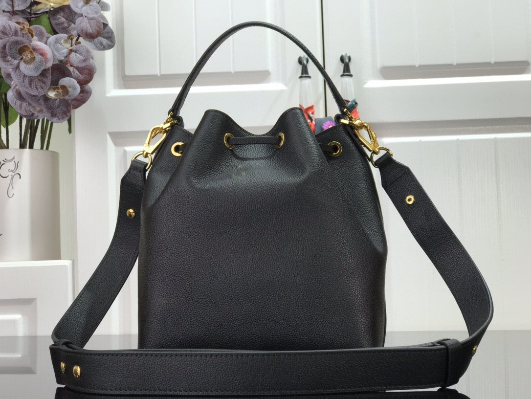Louis Vuitton Lockme Bucket 23Cm Black