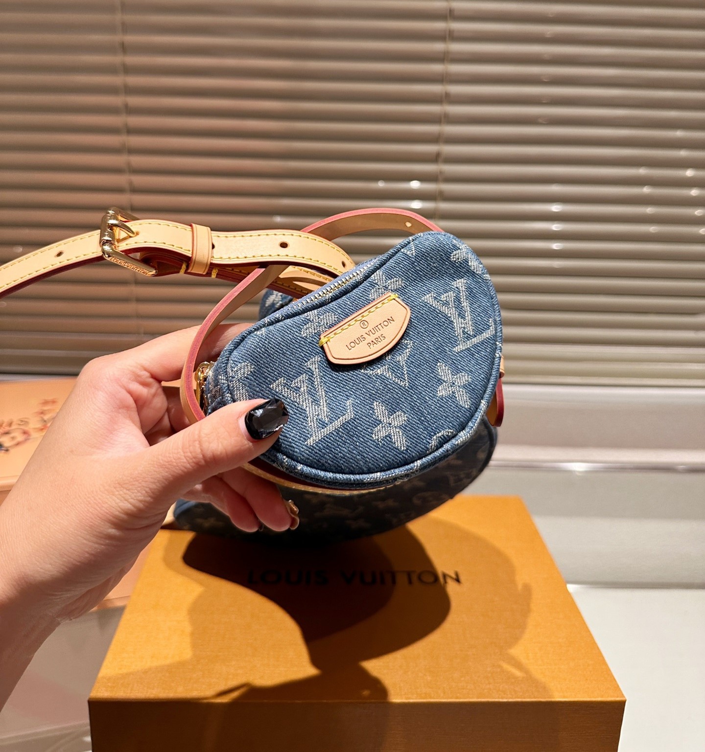 Louis Vuitton Croissant Mm Monogram Denim 25Cm M46856