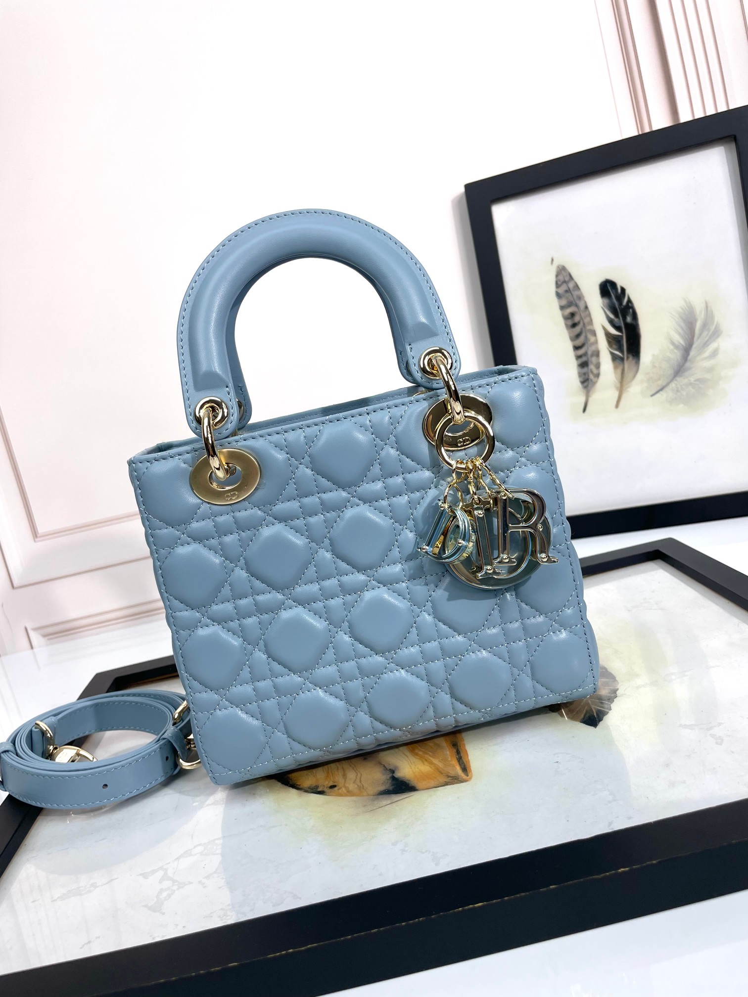 𝐃𝐢𝐨𝐫 𝐋𝐚𝐝𝐲-blue