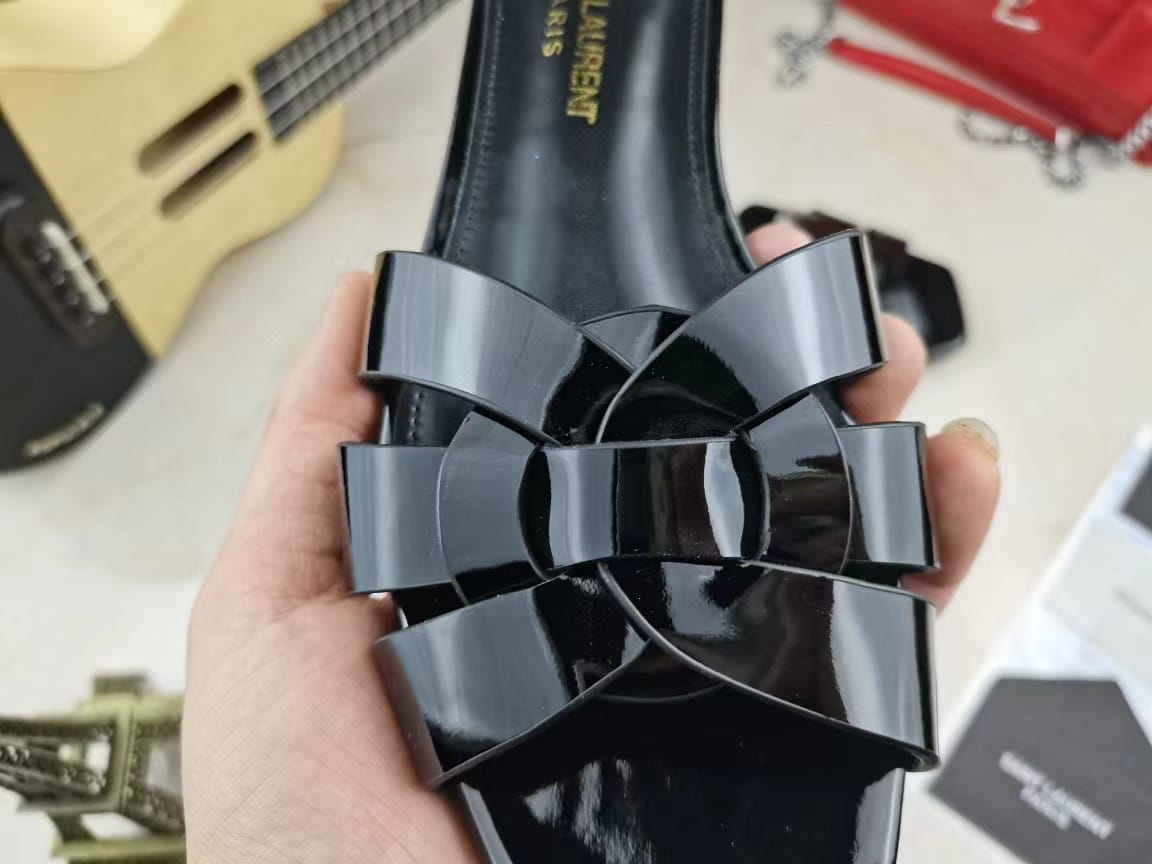 Saint Laurent Tribute Mules In Patent Leather Black 571952B8I001000