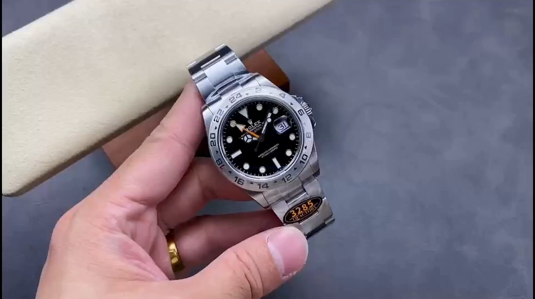 【Super Clone】Rolex Explorer II m226570 0002 Stainless Steel Black Dial 42MM Mens Replica Watch