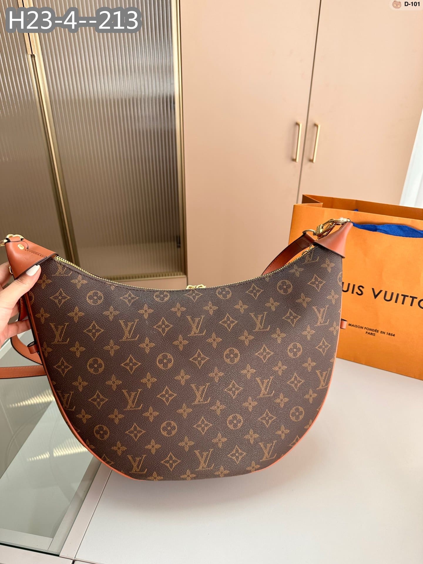 Louis Vuitton Loop Hobo Monogram Canvas Brown 35Cm M46311