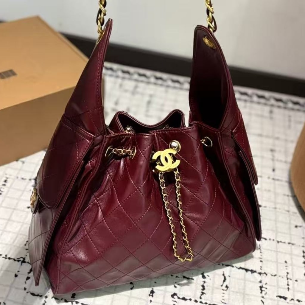Chanel 25 Small Handbag Shiny Crumpled And Gold Tone Metal Burgundy 26cm AS5293 B23553 U8095