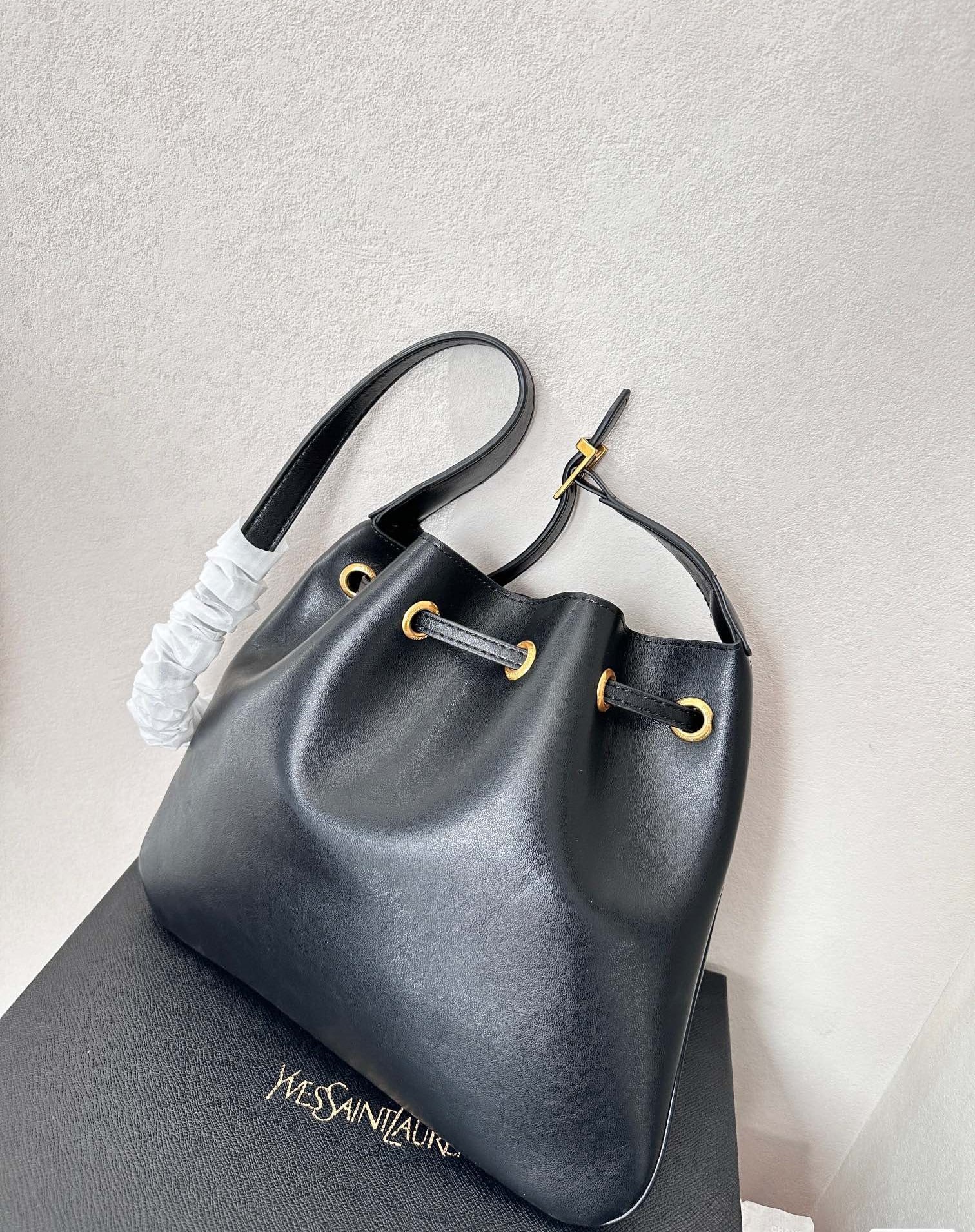 Saint Laurent Paris Vii Medium Flat Hobo Bag In Smooth Leather Black 28Cm