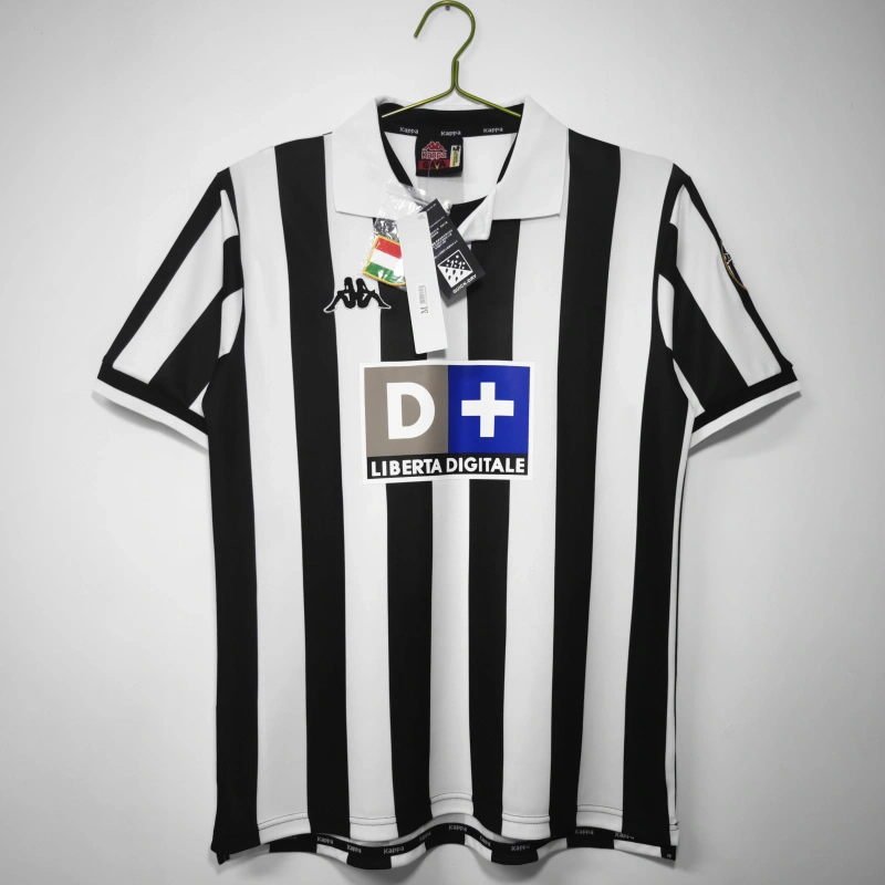Retro 1998-99 Juventus home football jersey