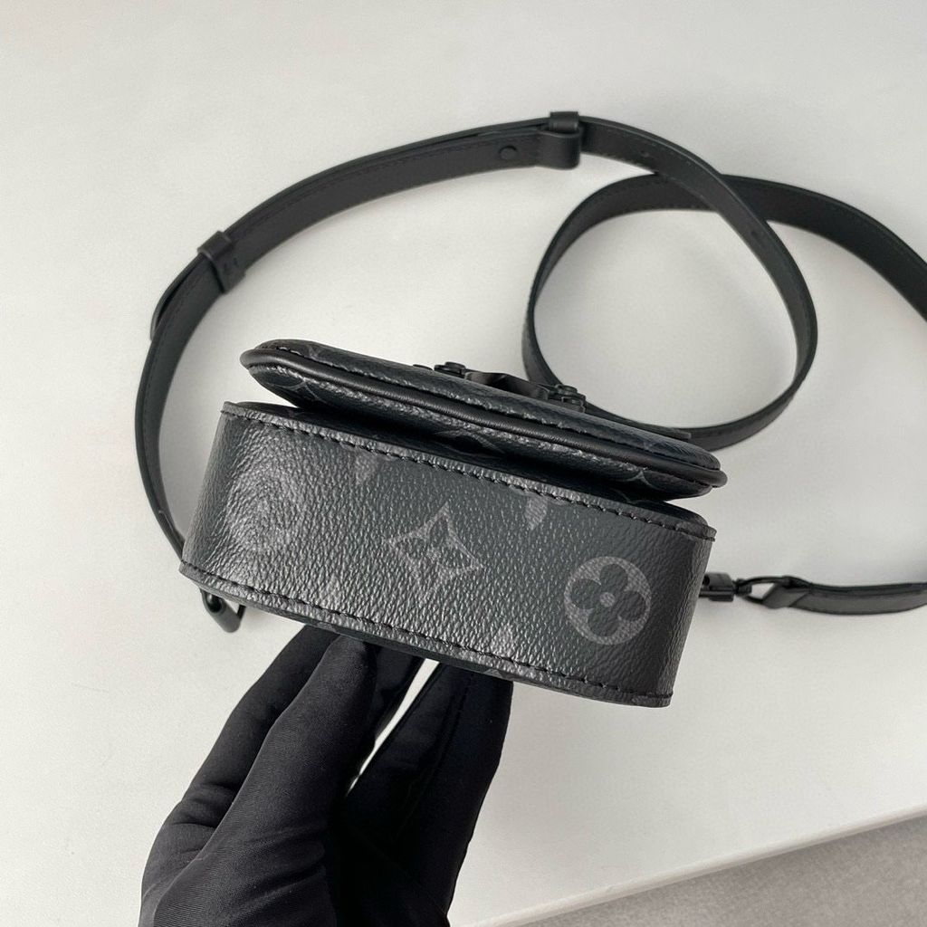 Louis Vuitton S-Lock Vertical Wearable Wallet Black 18Cm