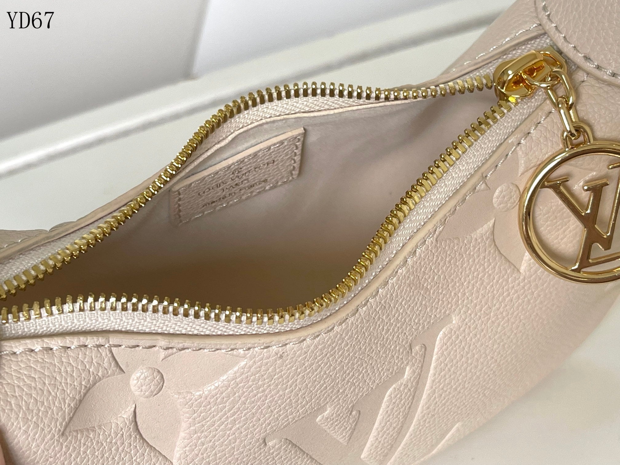 Louis Vuitton Monogram Empreinte Beige Shoulder Bag 20Cm M82391