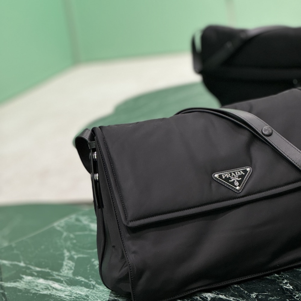 Prada Re Nylon Large Padded Shoulder Bag Black 30Cm 1Bd256 Rdln F0002 V Ooo