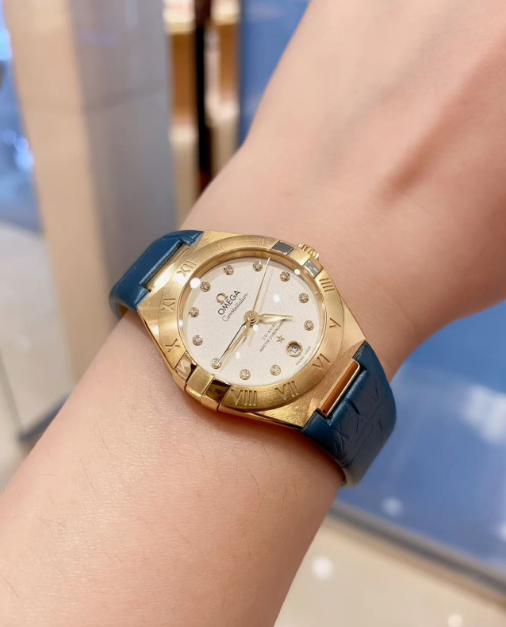 Omega Constellation Ladies' Selection 29mm yellow gold on leather strap 131.53.29.20.55.001