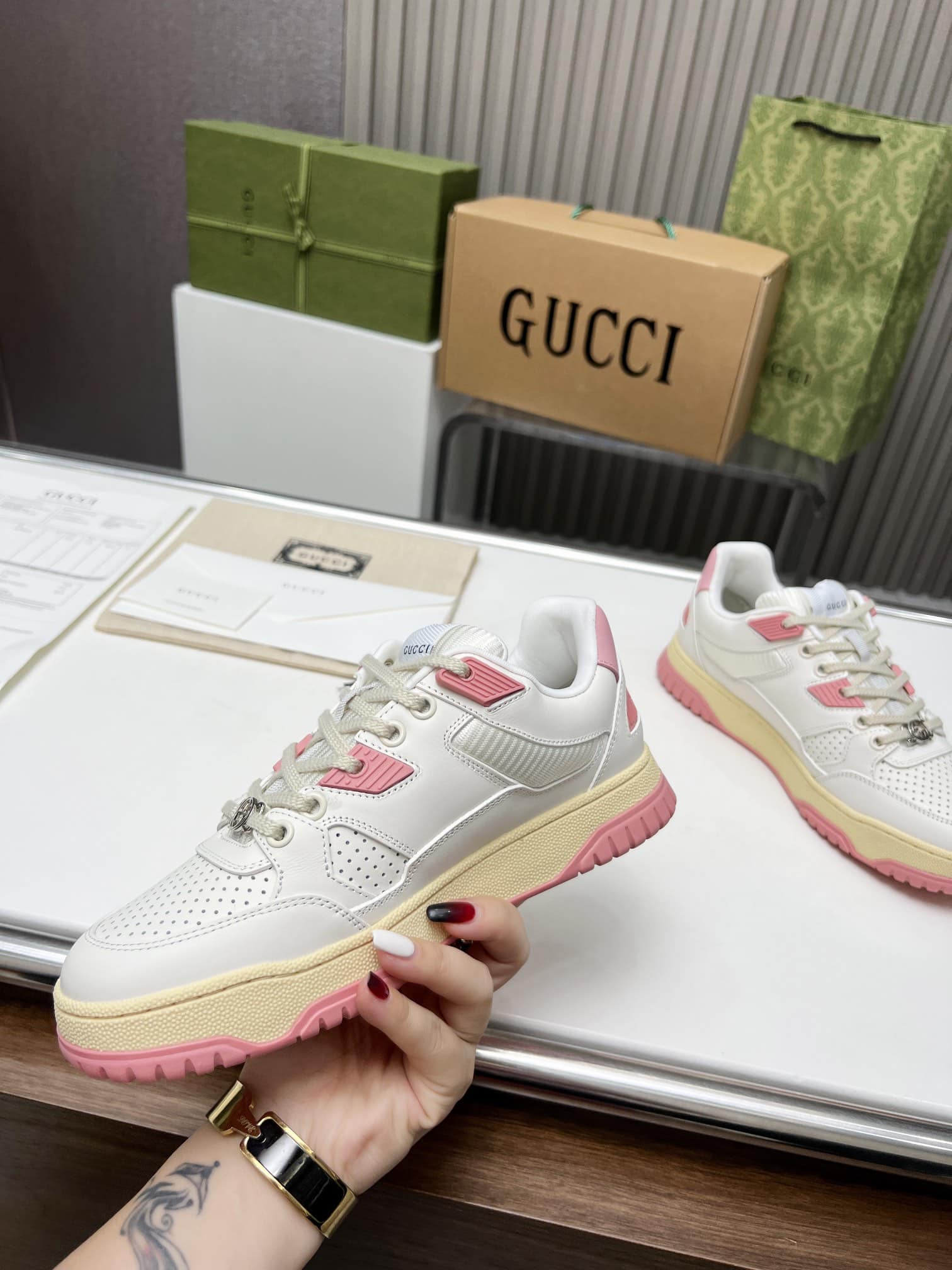 Gucci Women’S Distressed Effect Sneakers Pink