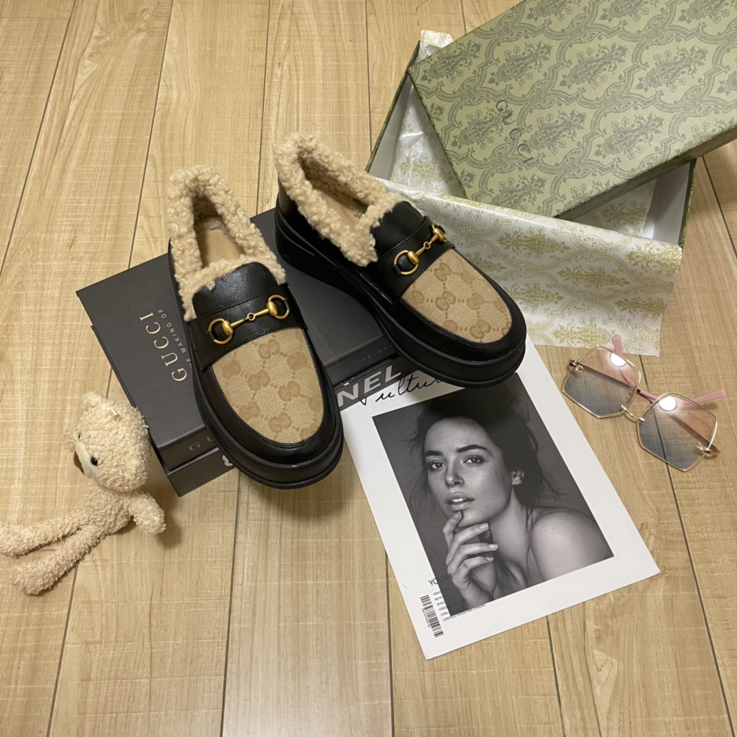 Gucci Fleece Collar Loafers Gg Beige And Black Leather
