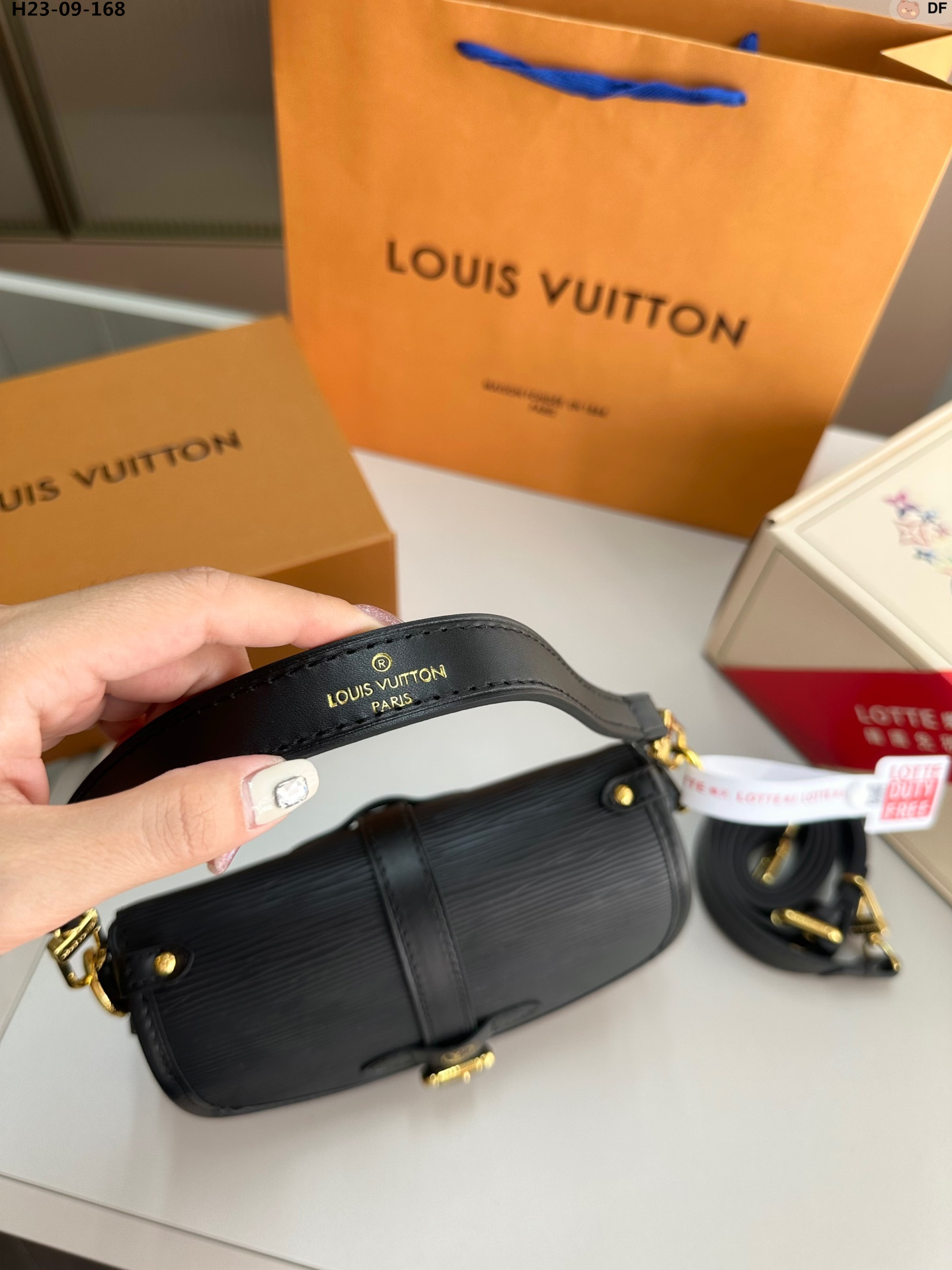 Louis Vuitton Saumur Bb Bag Black 20Cm M23469