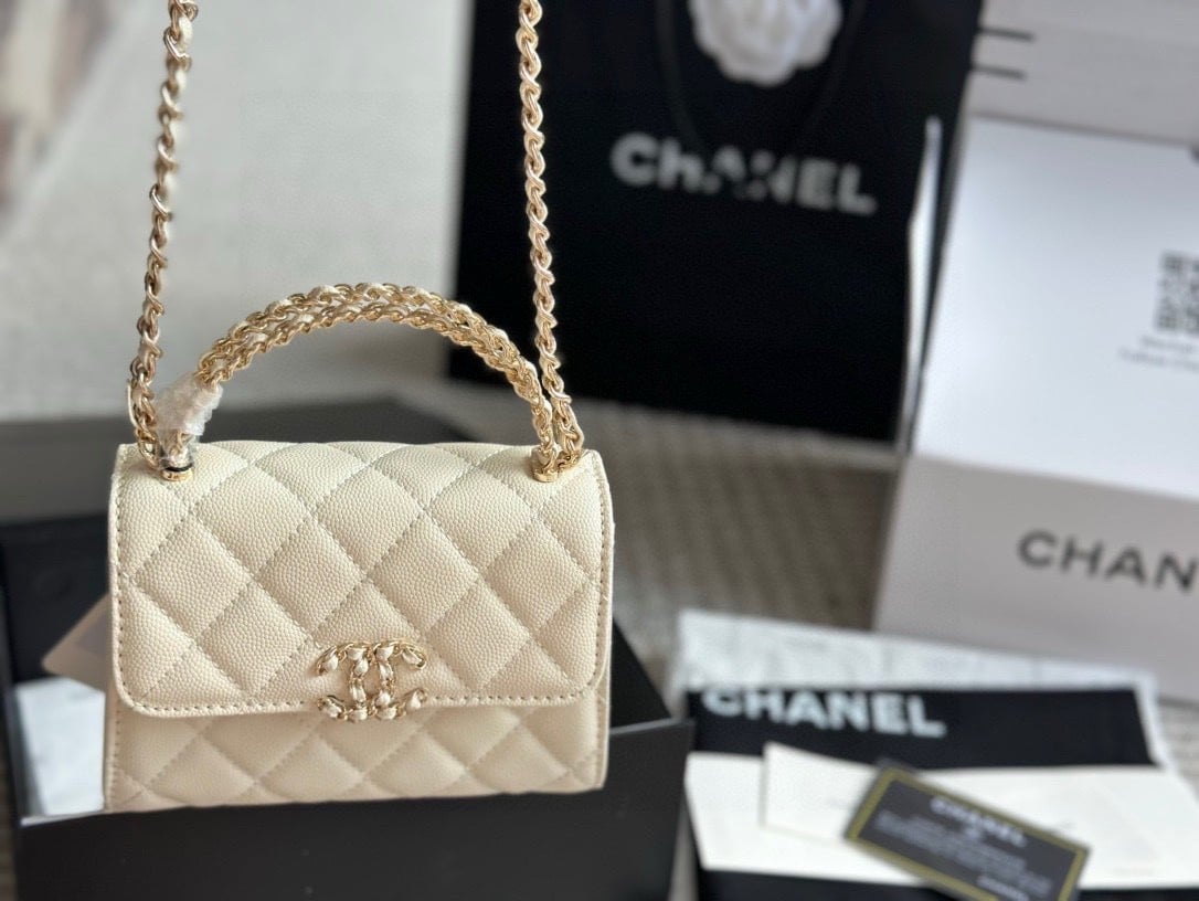 Chanel Clutch Bag With Chain In White 15Cm/5.9in