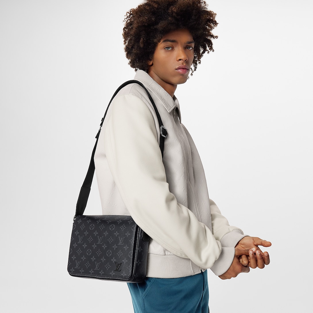 Louis Vuitton District Pm Bag Monogram Black 26Cm M46255