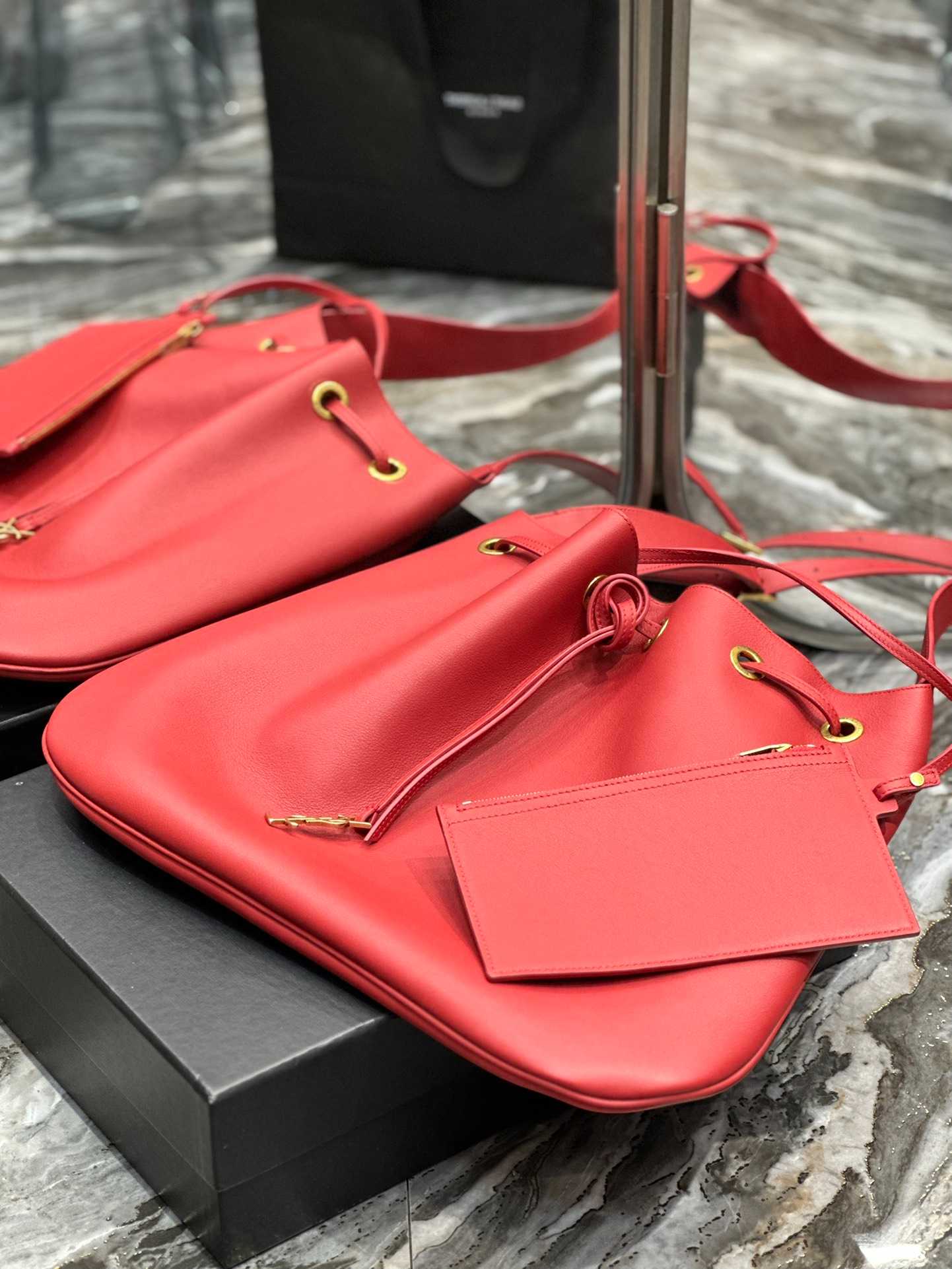 Saint Laurent Paris Vii Large Flat Hobo Bag In Smooth Leather Bag Red 44cm/ 17.3 in