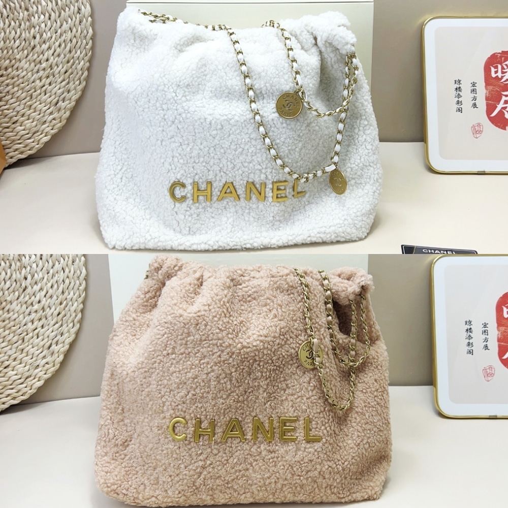 Chanel 22 Mini Handbag Shearling &Amp; Gold Tone Metal White 20Cm/7.9in