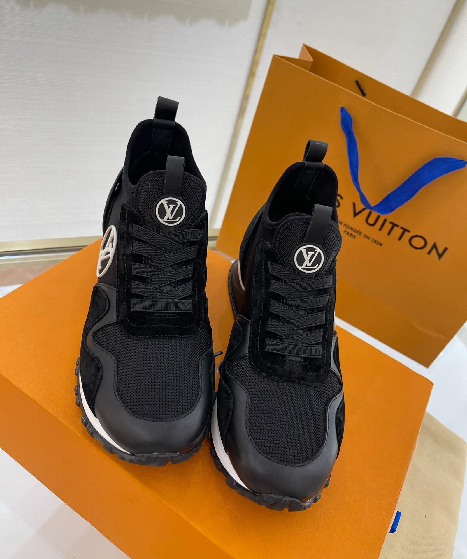 Louis Vuitton Run Away Sneaker Black 1A9Er7