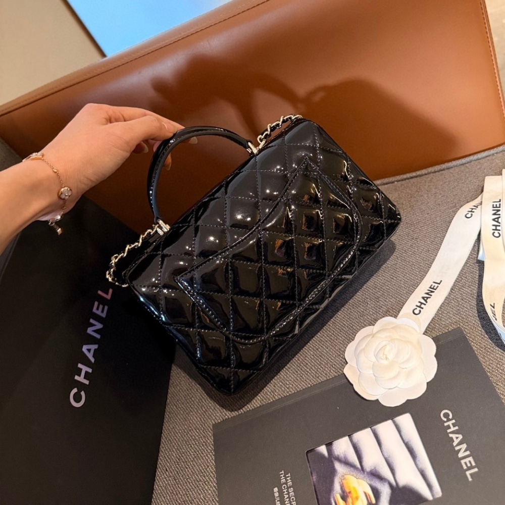 Chanel Classic Mini Bag In Shiny Leather With Handle Black 20Cm