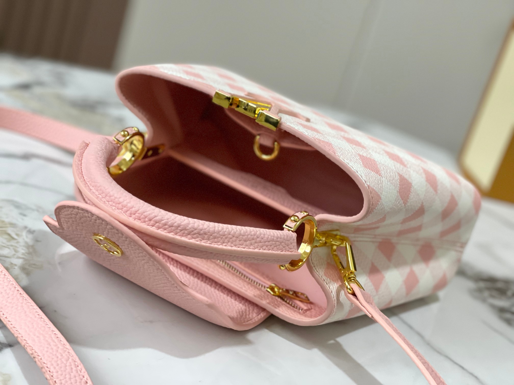 Louis Vuitton Capucines Bb Pink 27Cm M20717