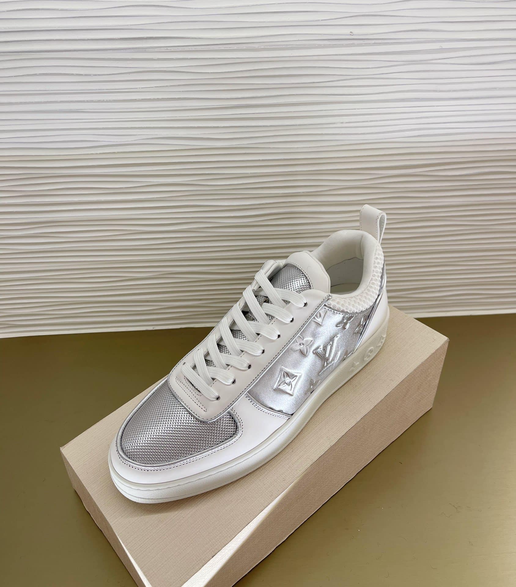 Louis Vuitton Boombox Sneaker Sliver 1A969F