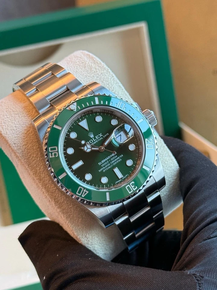 Rolex Submariner 40mm Green Dial 116610LV “Hulk”