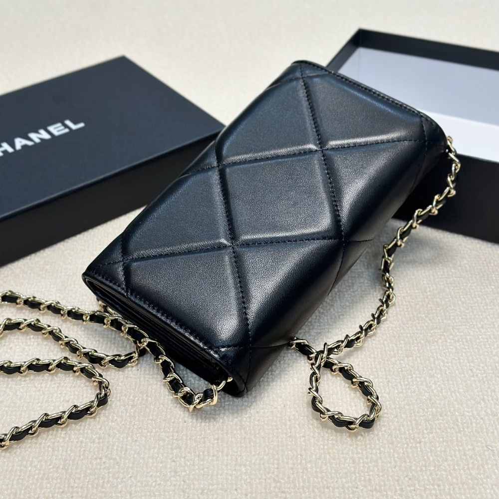 Chanel Flap Bag Black 19Cm