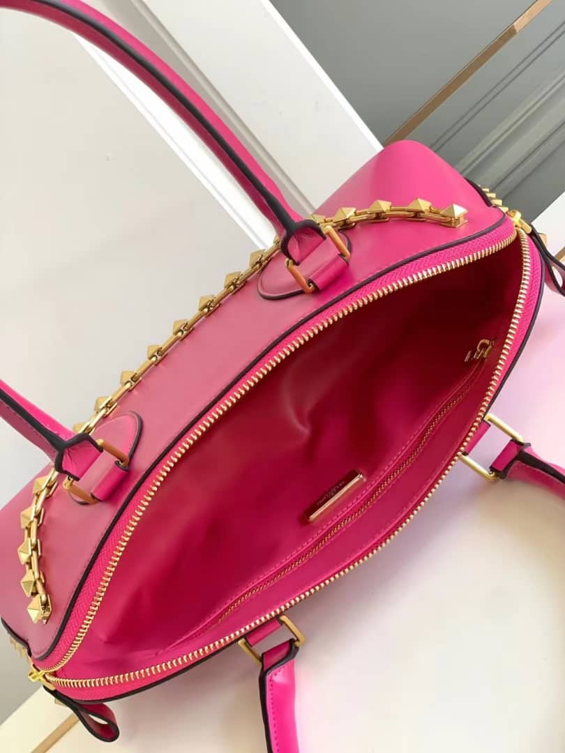 Valentino Garavani Rockstud East-West Zip-Up Tote Bag Pink 34Cm