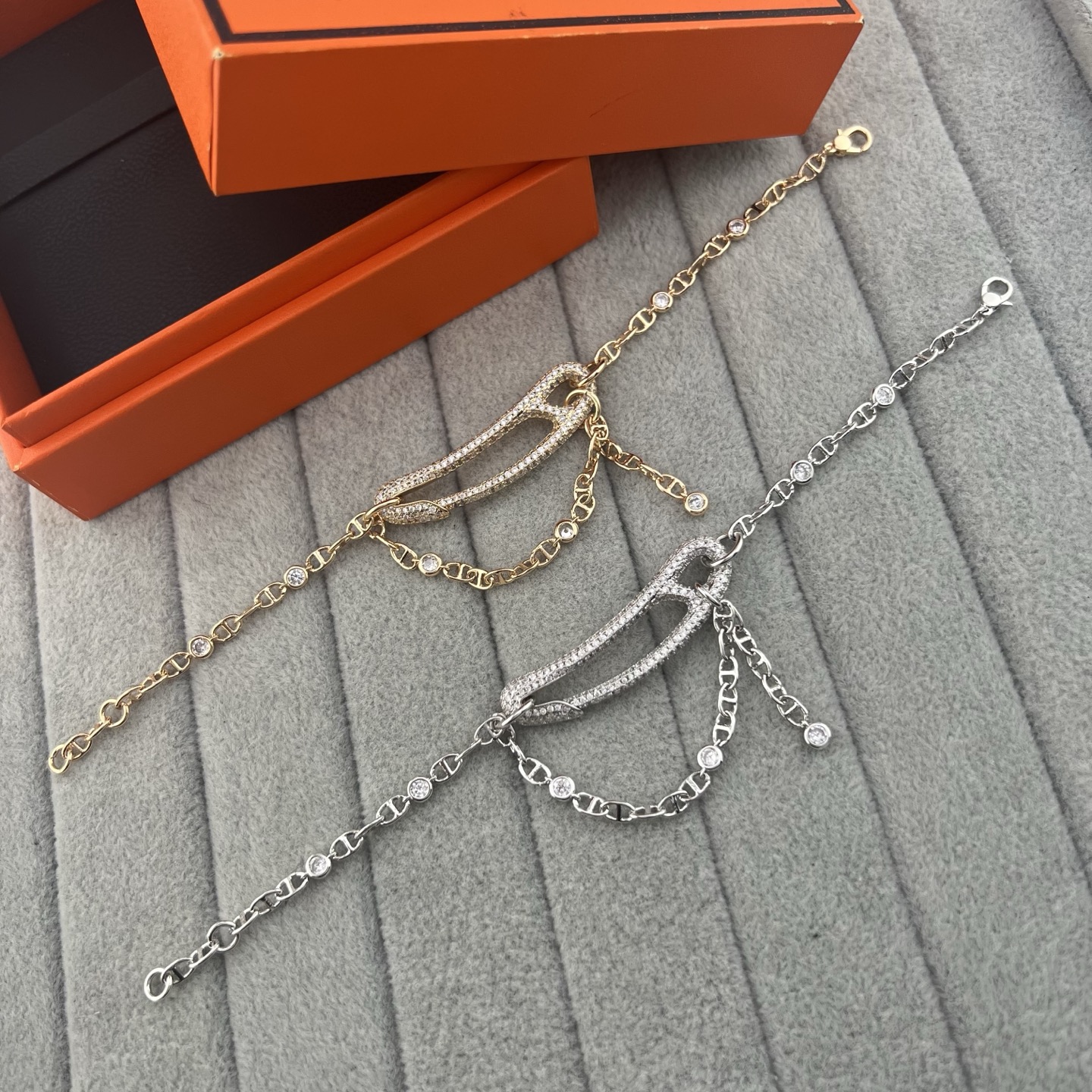 Paperclip-shaped full-diamond chain necklace