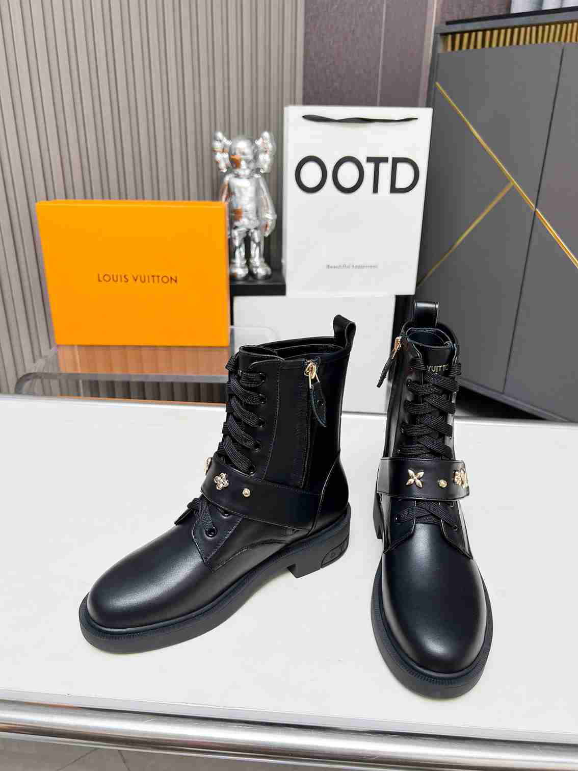 Louis Vuitton Citizen Boots Black 1Adazr