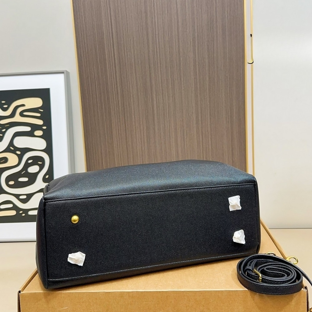Chanel Executive Cerf Tote Gold Tone In Black Leather 36Cm
