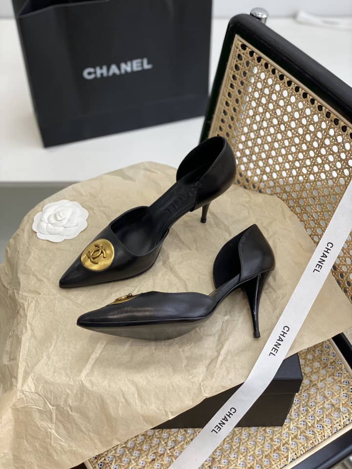 Chanel Cc Logo Heels In Black