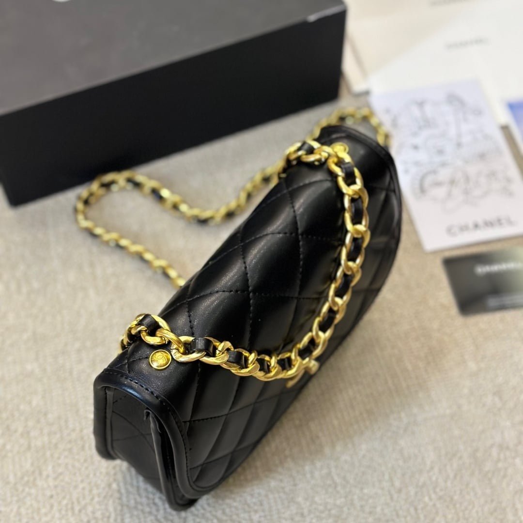 Chanel Crossbody Bag Leather And Gold Tone Metal Black 23Cm As4845 B16235 94305