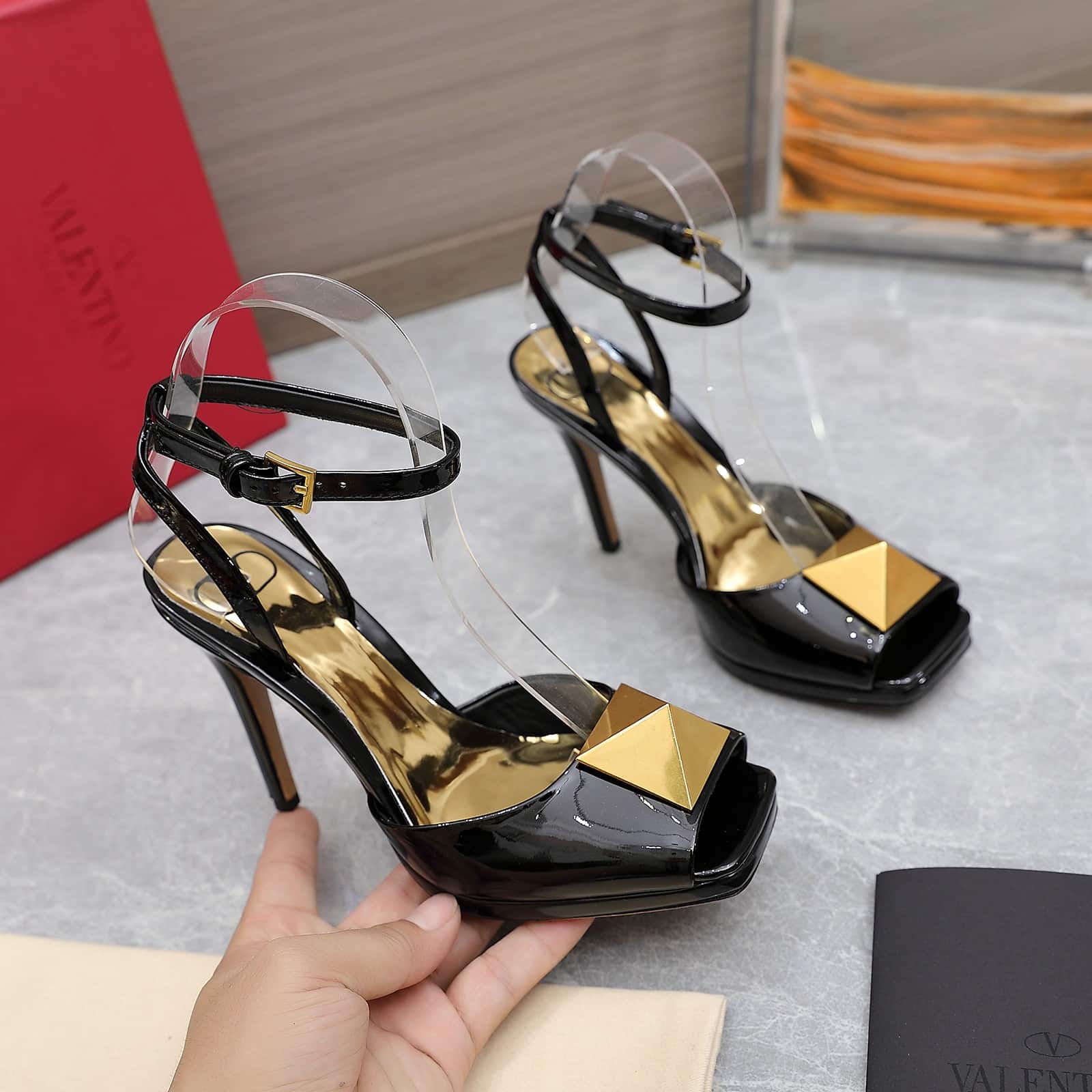 Valentino Garavani Roman Gold Stud Block Pump Black